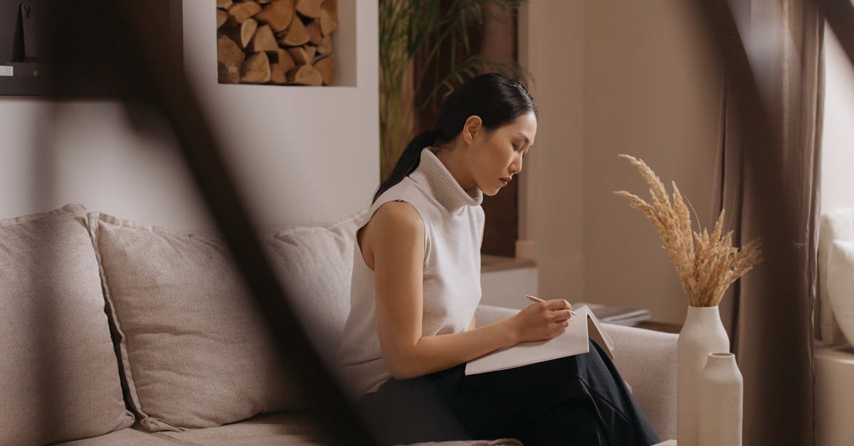 découvrez l'élégance et la simplicité du design scandinave. plongez dans un monde de confort, de luminosité et de fonctionnalité, où chaque pièce incarne un style minimaliste alliant esthétique et praticité. inspirez-vous des tendances nordiques pour transformer votre intérieur en un espace chaleureux et accueillant.