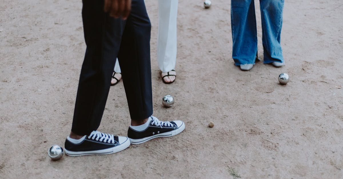 découvrez l'univers de la pétanque : règles du jeu, techniques, accessoires indispensables et événements incontournables. plongez dans cette activité conviviale qui rassemble passionnés et amateurs à travers des compétitions endiablées et des moments de partage en plein air.