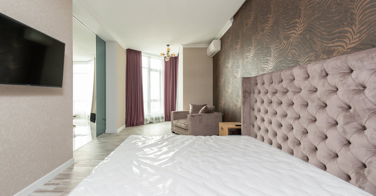 découvrez comment le papier peint pour plafond peut transformer votre espace avec élégance. idéal pour ajouter une touche décorative unique, explorez des motifs tendance et des textures fascinantes qui sublimeront vos intérieurs.