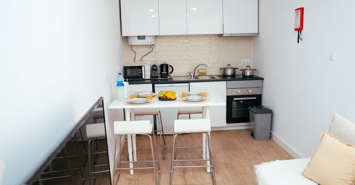 découvrez comment optimiser un petit salon avec style. astuces déco, aménagement et conseils pratiques pour créer un espace convivial et accueillant, même dans les espaces réduits.