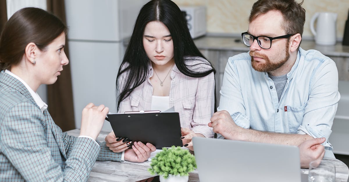 découvrez tout ce qu'il faut savoir sur l'assurance hypothécaire : définition, avantages, fonctionnement et conseils pour bien choisir votre assurance pour protéger votre investissement immobilier.